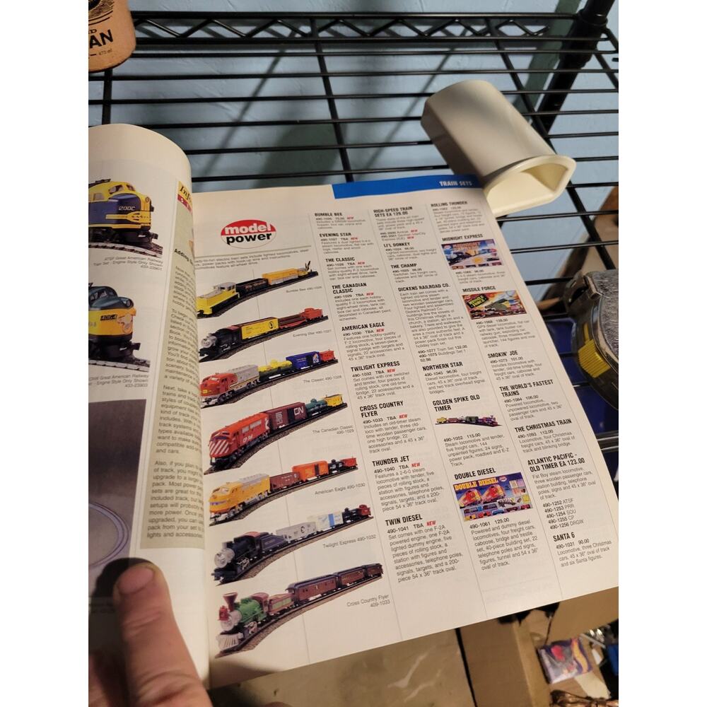 Walthers HO Scale Model Railroad Catalog Reference Manual (2002) - Picture 7 of 10
